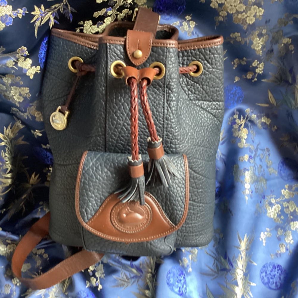 Authentic Vintage Dooney&Bourke Pebble Leather Sling Back Bucket Handbag - Picture 2 of 15